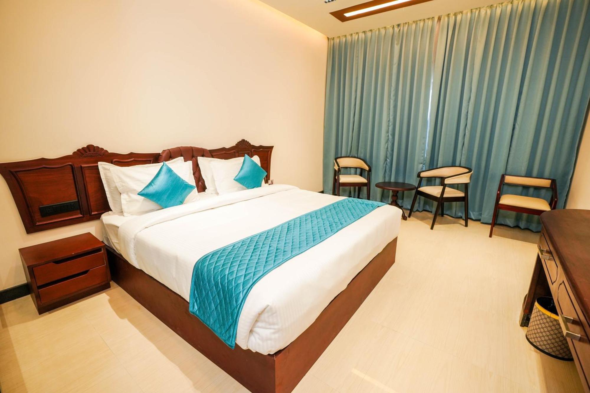 Blue Castle Hotel Thiruvananthapuram Kültér fotó