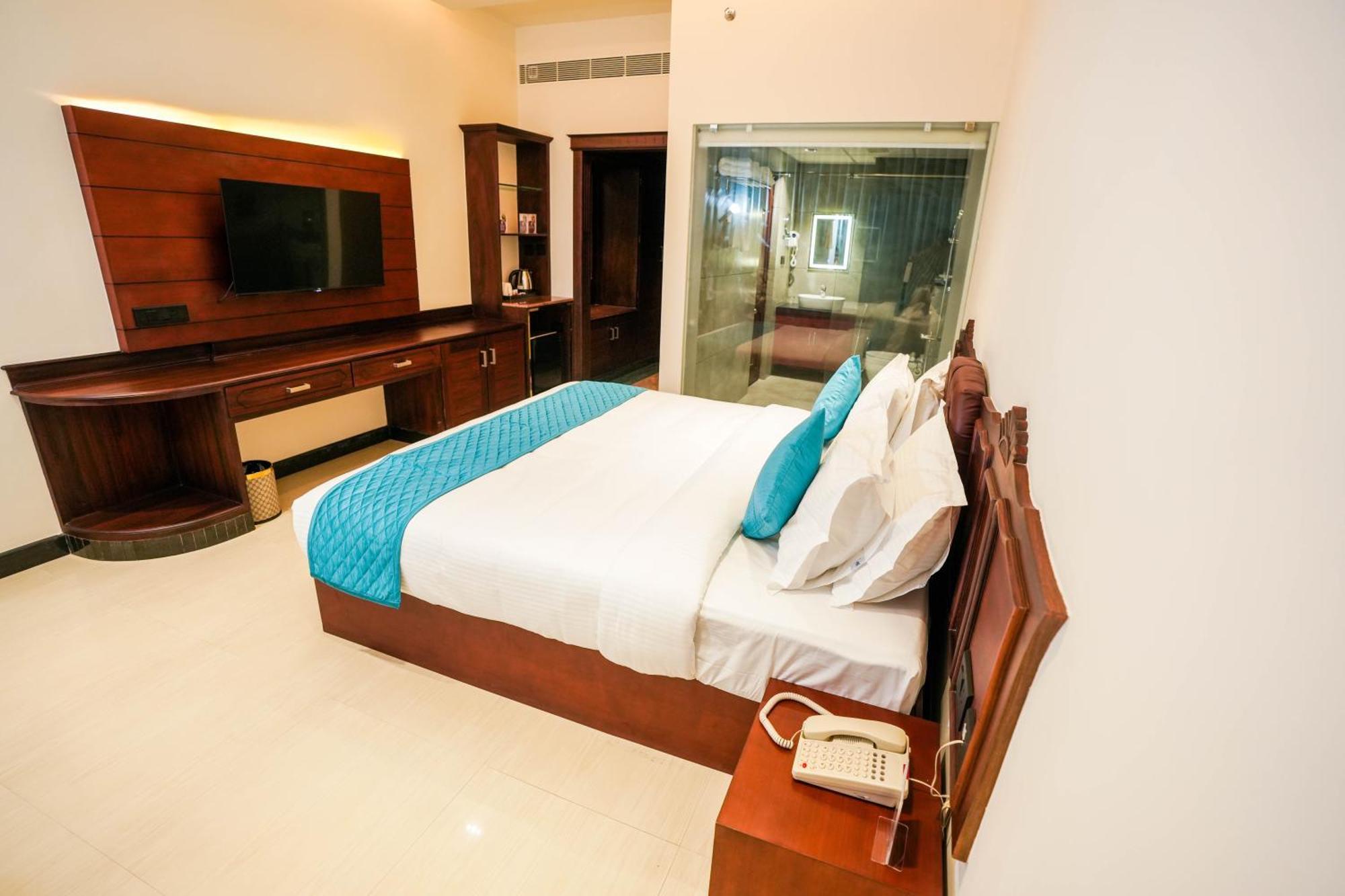 Blue Castle Hotel Thiruvananthapuram Kültér fotó
