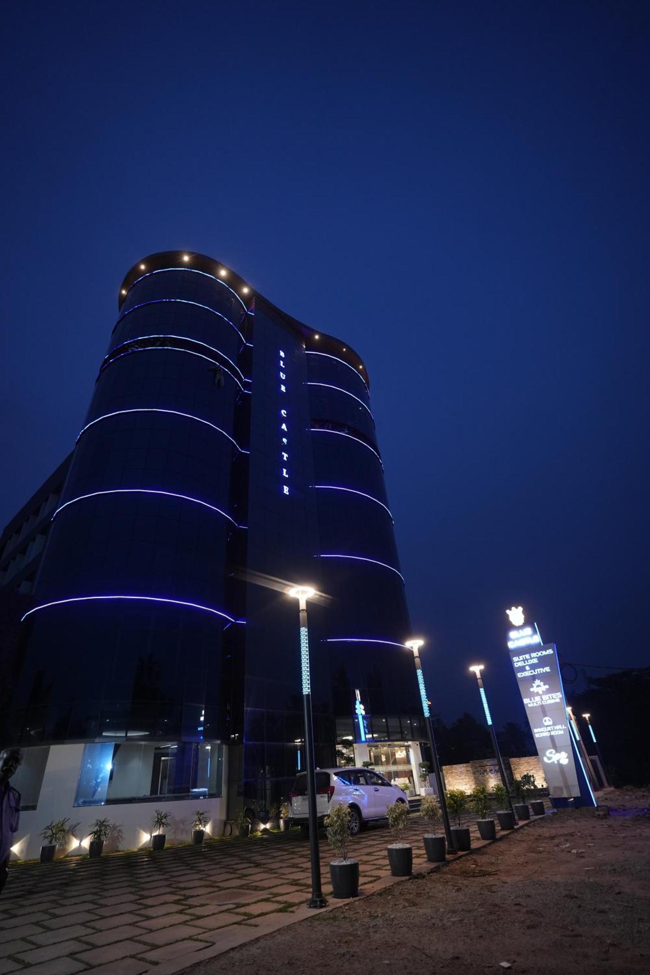 Blue Castle Hotel Thiruvananthapuram Kültér fotó