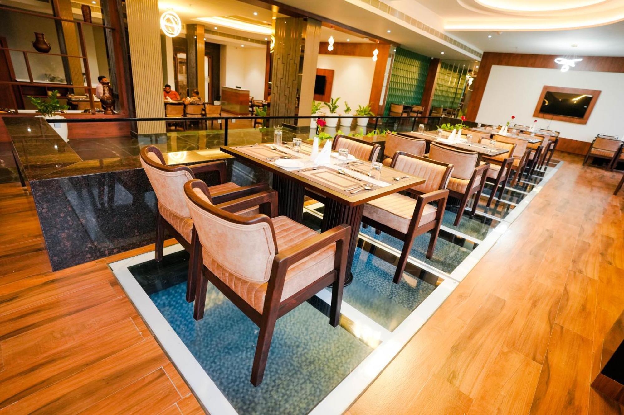 Blue Castle Hotel Thiruvananthapuram Kültér fotó