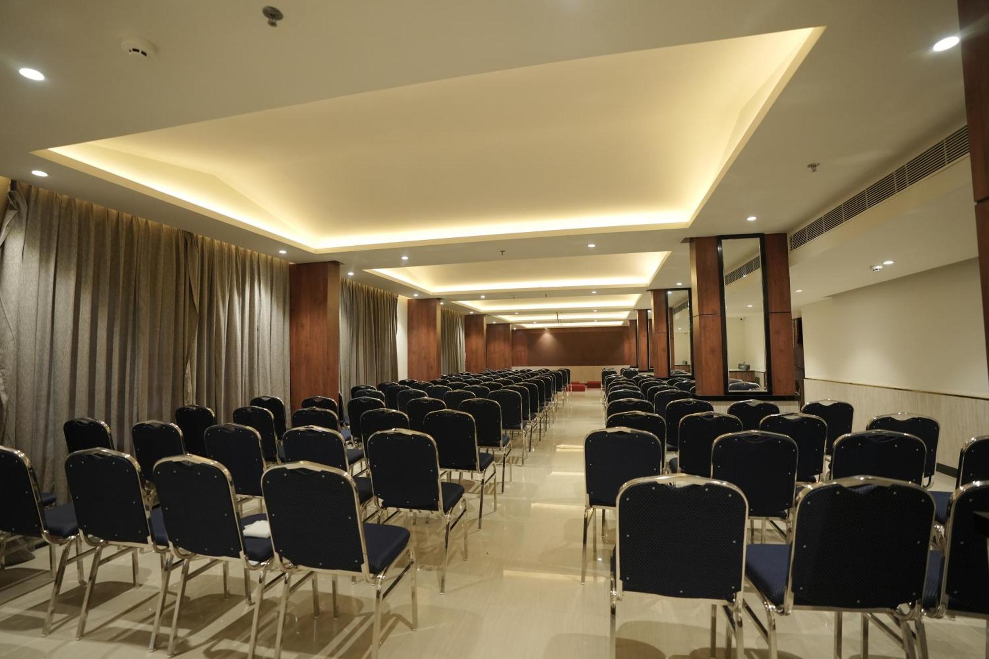 Blue Castle Hotel Thiruvananthapuram Kültér fotó